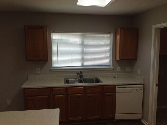Building Photo - 313 Edgewood Cove