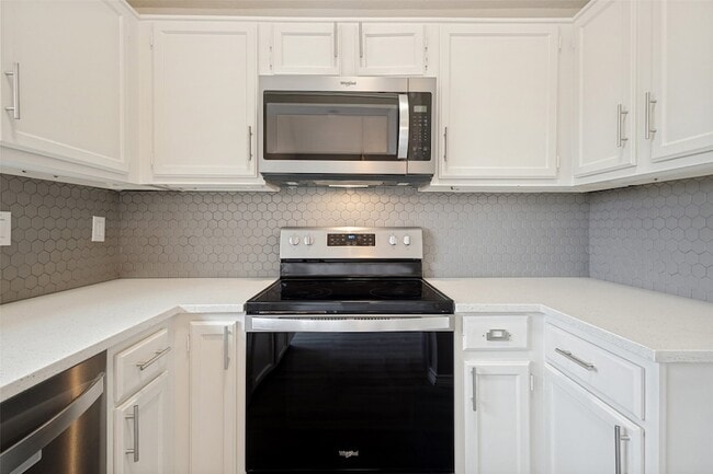 Building Photo - 945 Ramblewood Dr