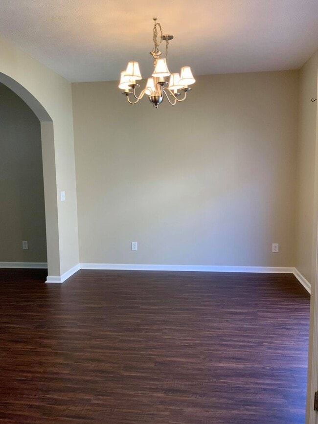 Building Photo - Brentwood Townhome For Lease