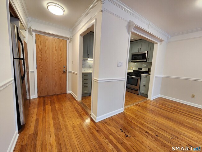 Building Photo - 22 North Lake Dr