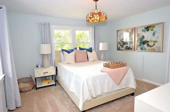 Building Photo - Exquisite Vacation unit in the Heart of Co...