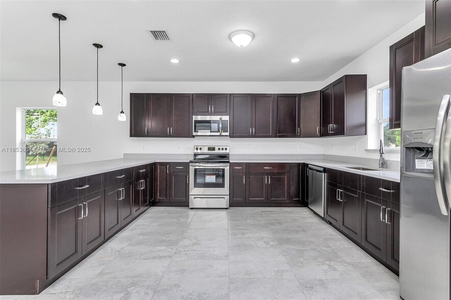 Primary Photo - 2360 NW 14th St