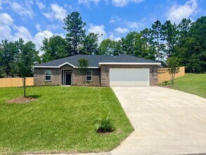 Building Photo - Beautiful north Crestview 4/Bed/2Bath Home