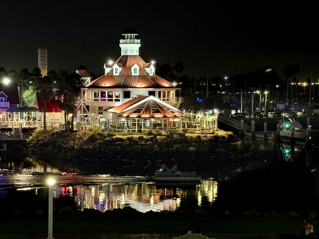 Building Photo - 250 Linden Ave