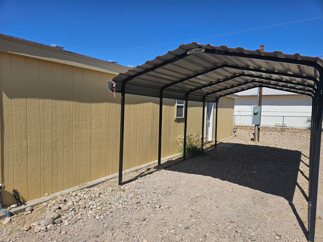 Building Photo - Very cute 3 bed/2 bath manufactured home w...