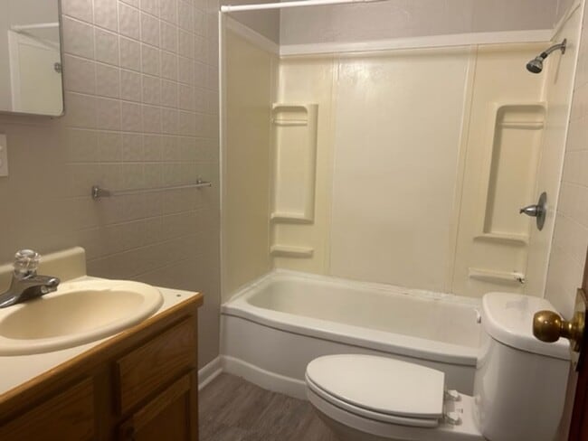 Building Photo - 2 BEDROOM 1 BATH HOME FOR RENT IN JOPLIN-$975 RENT-$975 DEPOSIT