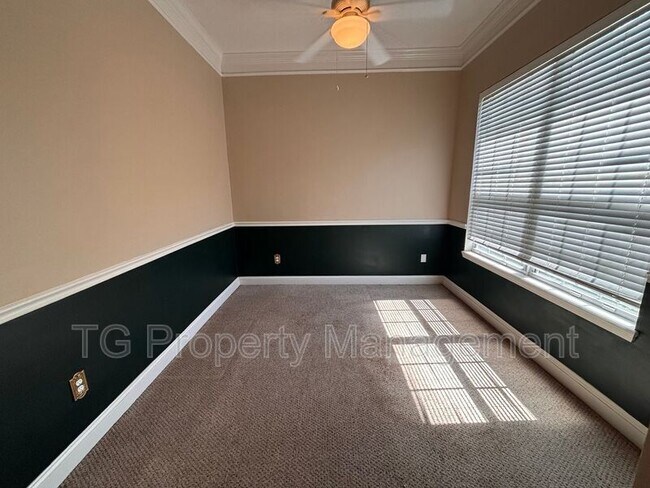 Building Photo - 14160 Fish Eagle Dr E