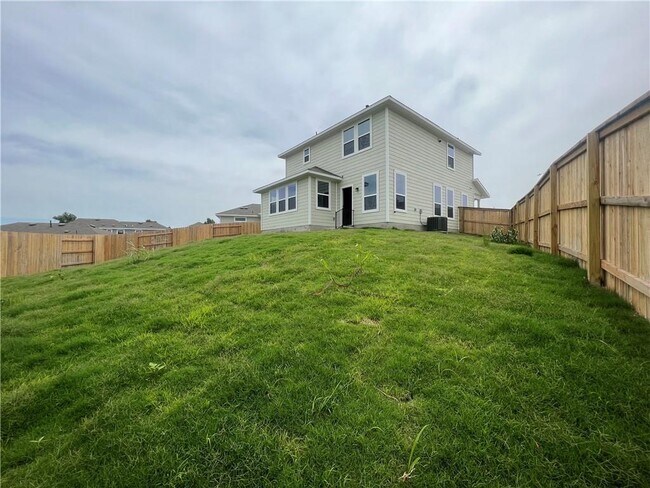 Building Photo - 5600 Respinto Dr