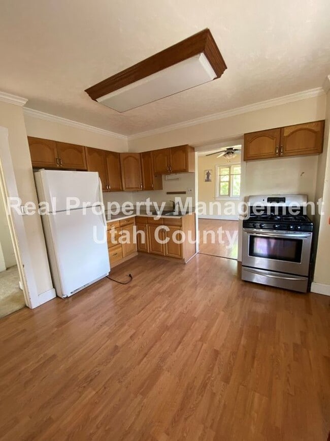 Building Photo - 341 N 400 W St