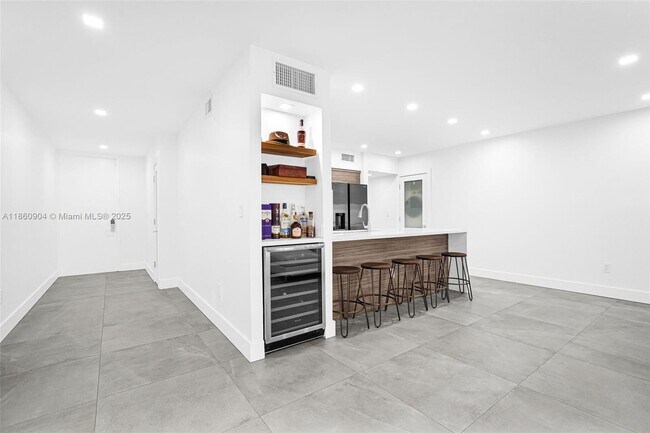 Building Photo - 15547 Braemar Ct