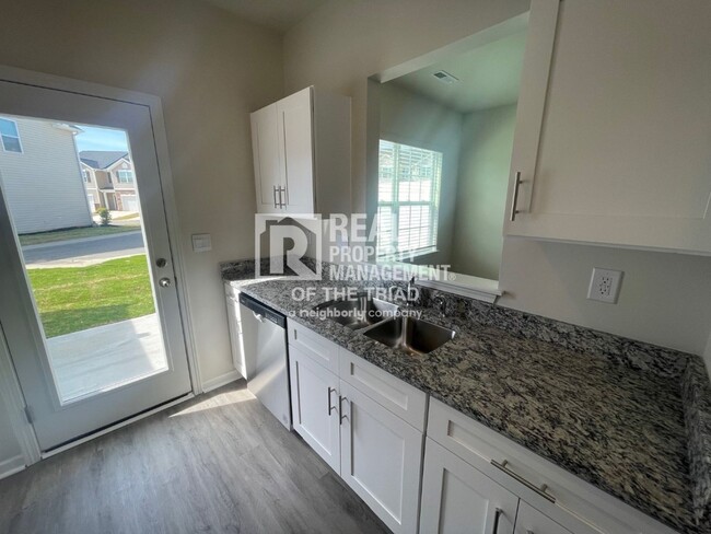 Building Photo - Brand New 3bd/2.5ba Townhome in Trinity