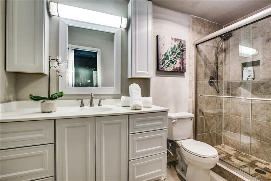 Building Photo - 3105 San Jacinto St