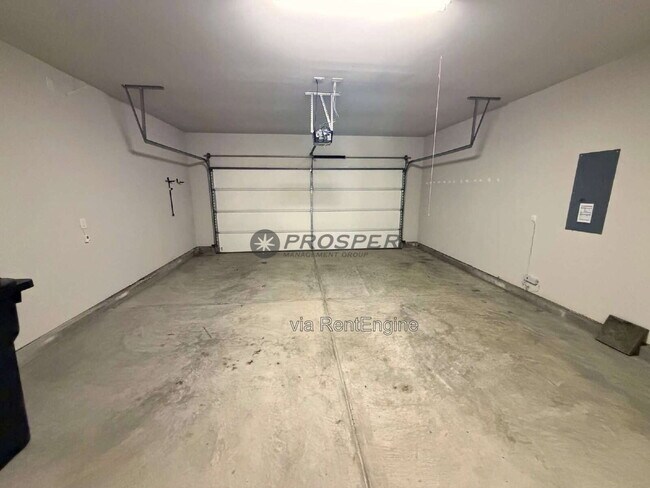 Building Photo - 108 Redmont Ct