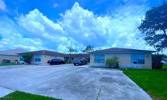 Primary Photo - 521 NE 24th Pl