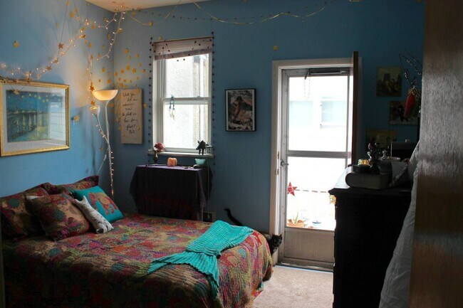 Building Photo - Well-maintained Passyunk Square 3 Bedroom ...