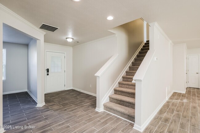 Building Photo - 6797 Brittany Oak Dr