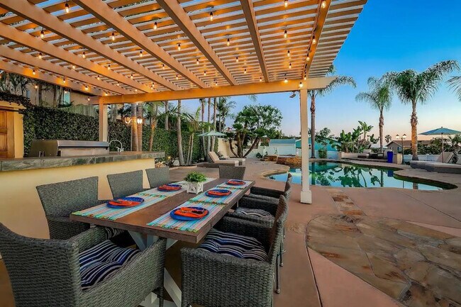 Building Photo - 1185 Tamarack Ave