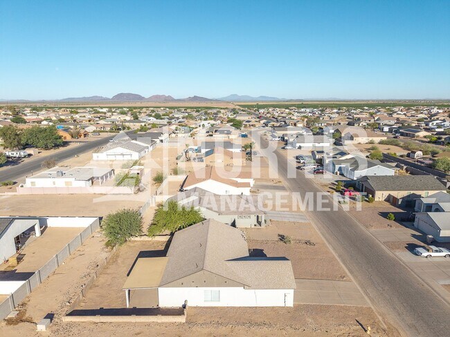 Building Photo - 10493 W Arivaca Dr