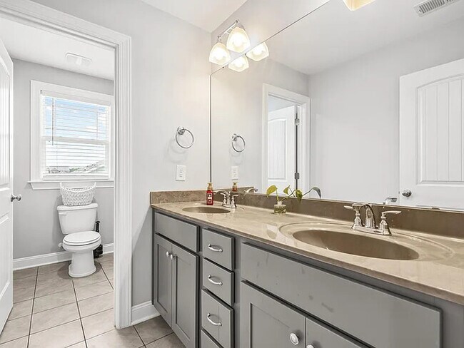 Building Photo - Lease OR Lease to Own
