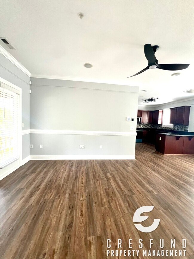 Building Photo - Lake View Luxury 2BR 2.5 Bath