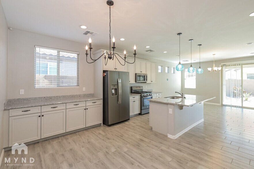 Building Photo - 20887 E Swan Dr