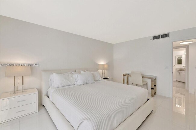 Building Photo - 9650 S Ocean Dr