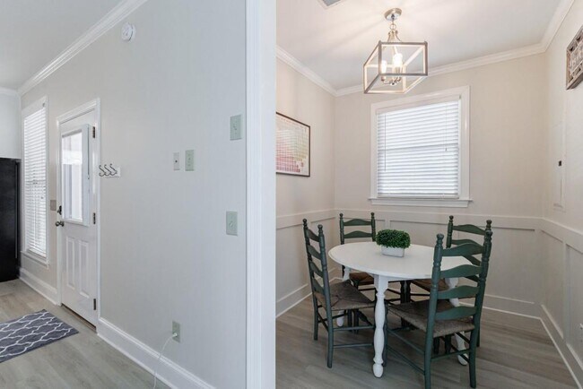 Building Photo - 390 Alpine Dr