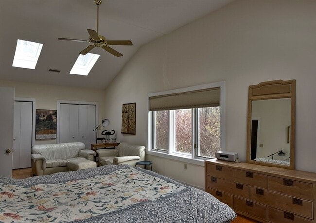 Building Photo - 5 Beachwood Drive