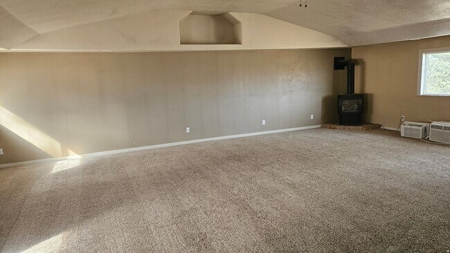 Building Photo - 297 S 200 E