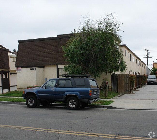 Building Photo - 7916 Stark Dr