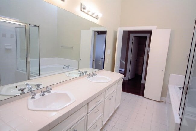 Building Photo - 9810 Marlink