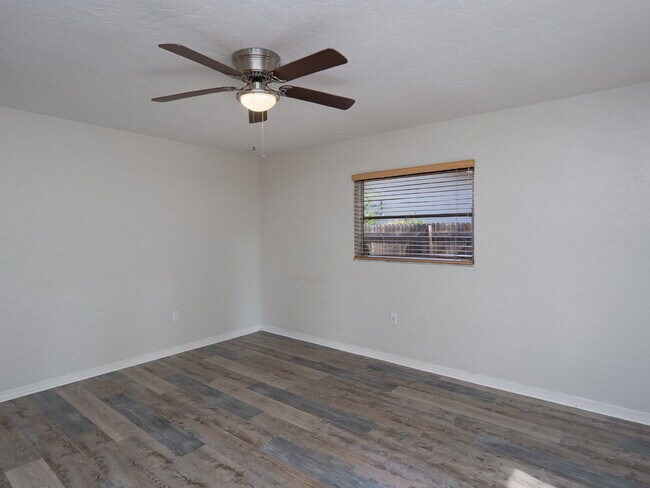 Building Photo - 3525 Riviera Dr