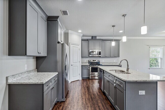 Building Photo - 2381 Belmont Dr