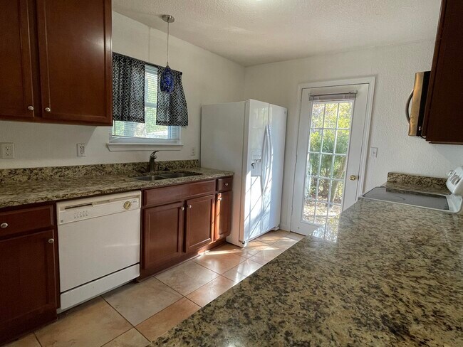 Building Photo - 606 Bayou Ln