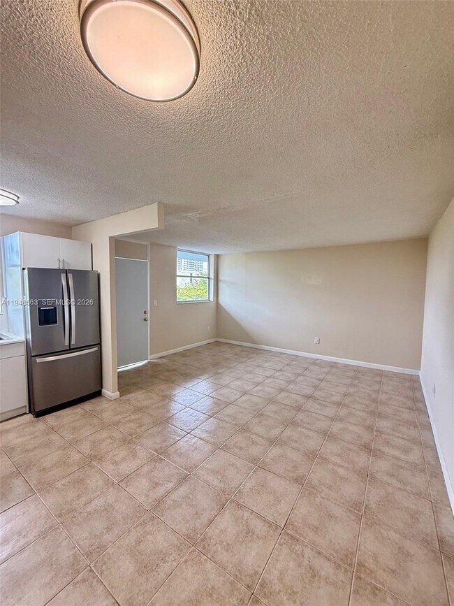 Building Photo - 1801 S Treasure Dr