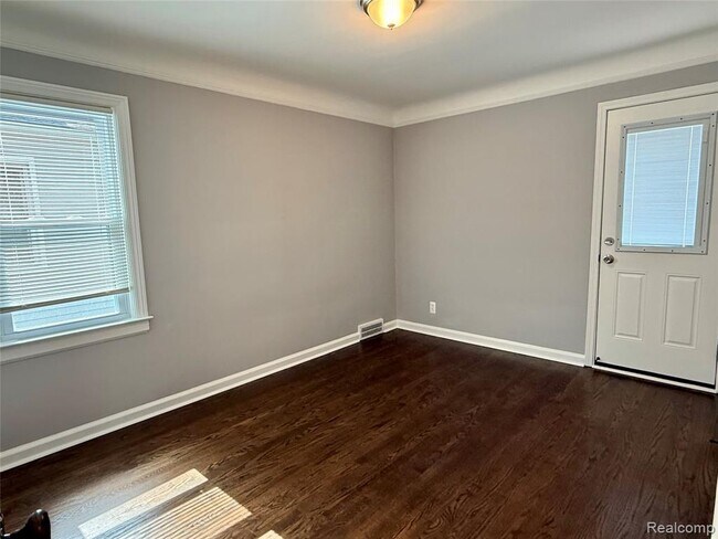 Building Photo - 1010 Larkmoor Blvd