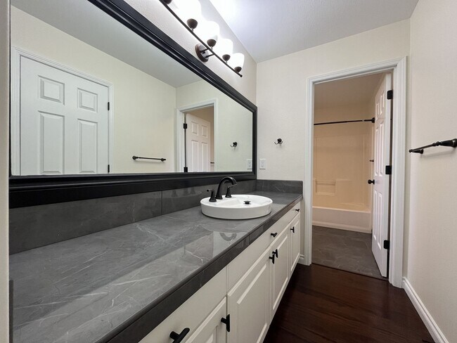 Building Photo - Grand 5 Bedroom Home Featuring 19ft Ceilings, Family Room & Main-Level Suite