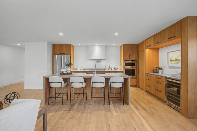 Building Photo - Stunning 5BR/3.5BA historic home located near Hillsboro Village!