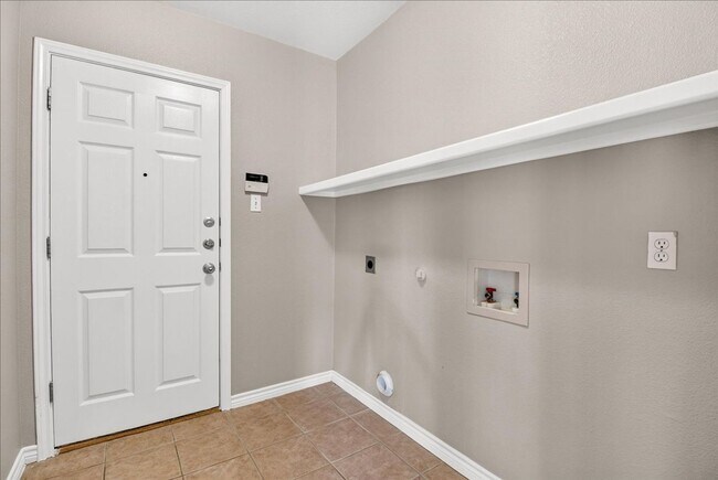 Building Photo - 5114 Spring Brook Dr