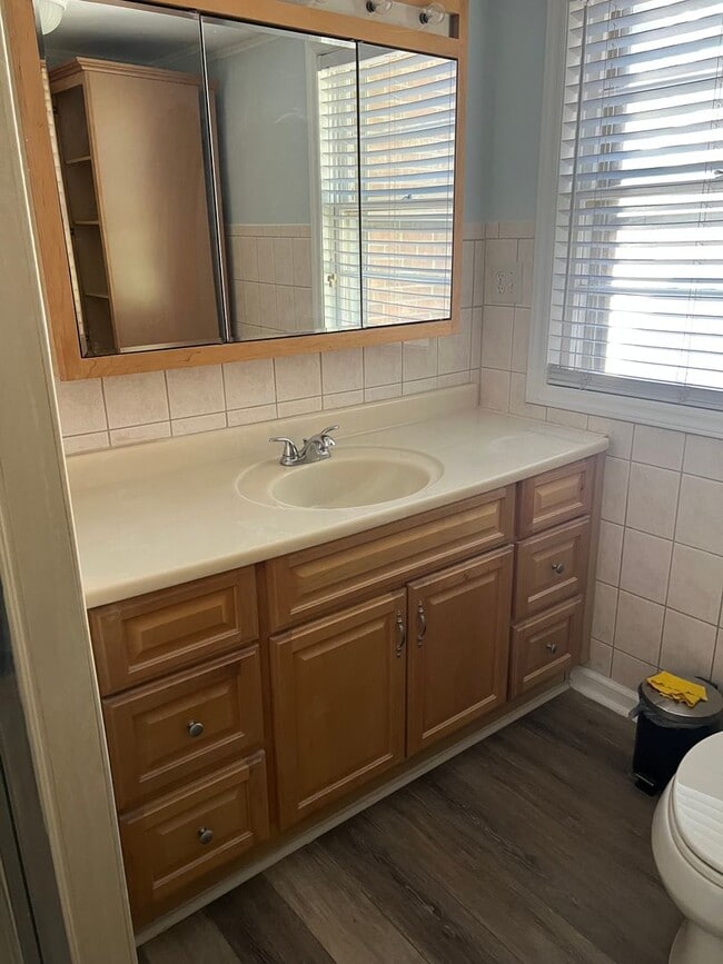 Building Photo - 1 Bedroom Apartment For Rent