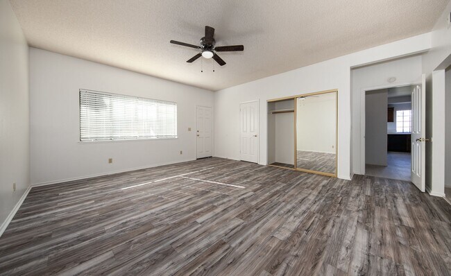 Building Photo - Spacious 4 Bedroom 3.5 Baths with Views!!