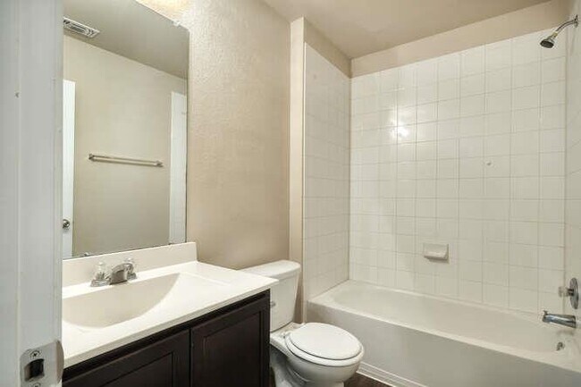 Building Photo - 232 Voss