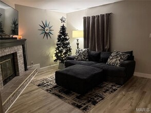 Building Photo - 341 Della Dr