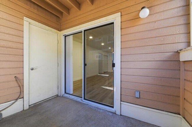 Building Photo - 2695 Somerset Park Cir
