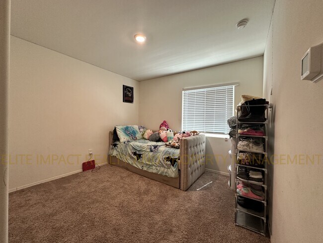 Building Photo - 6948 S Victor Dr