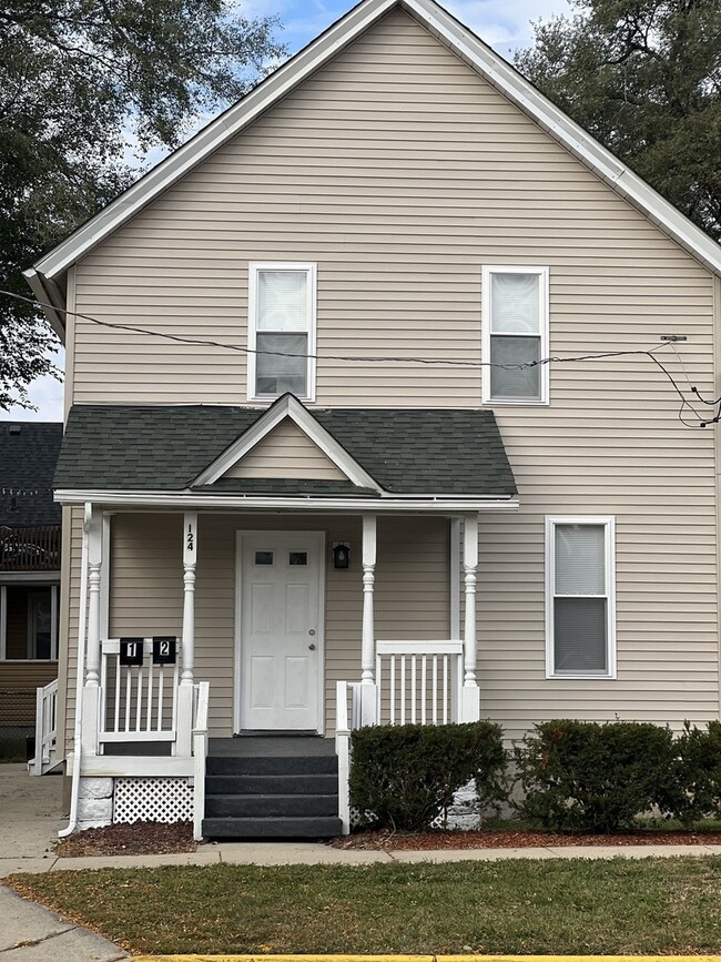 Primary Photo - 124 N State St