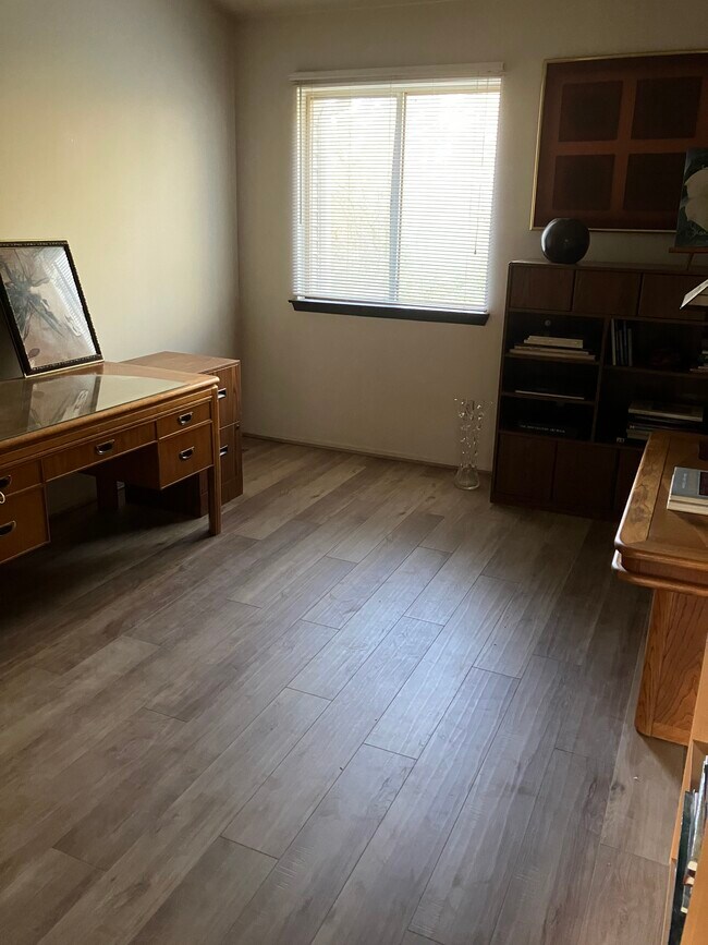 Building Photo - 6431 Deerhurst Dr