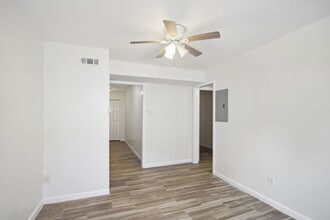 Building Photo - 615 Oliver St NW