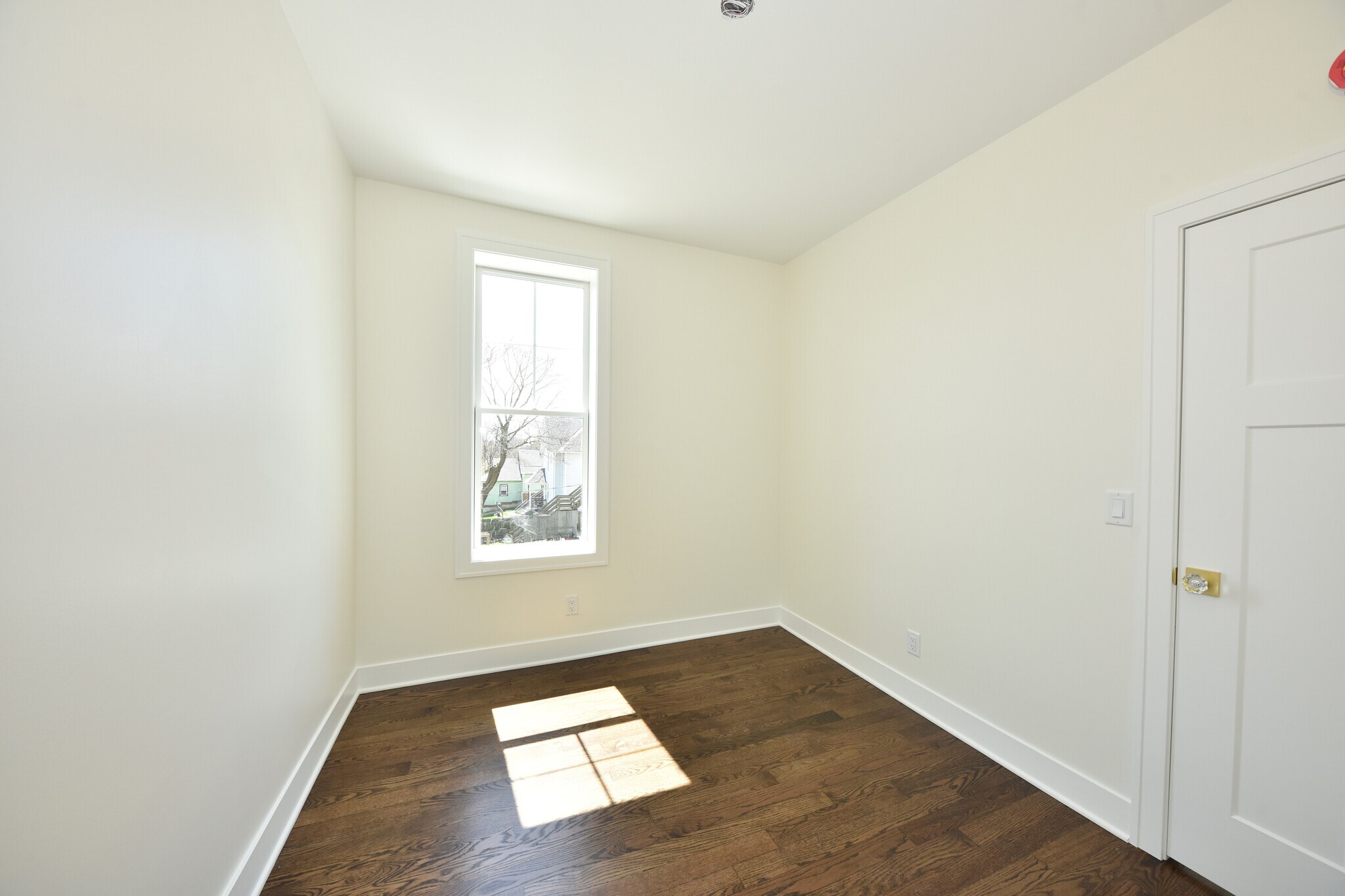 Southeast Bedroom - 104 E Prospect St