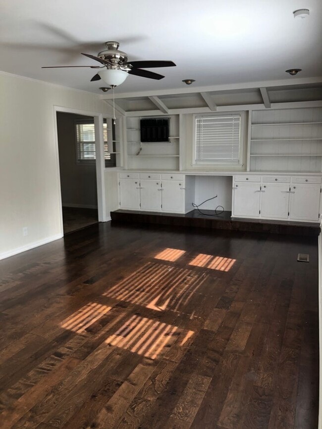 Building Photo - 3 Bedroom Home in Murray